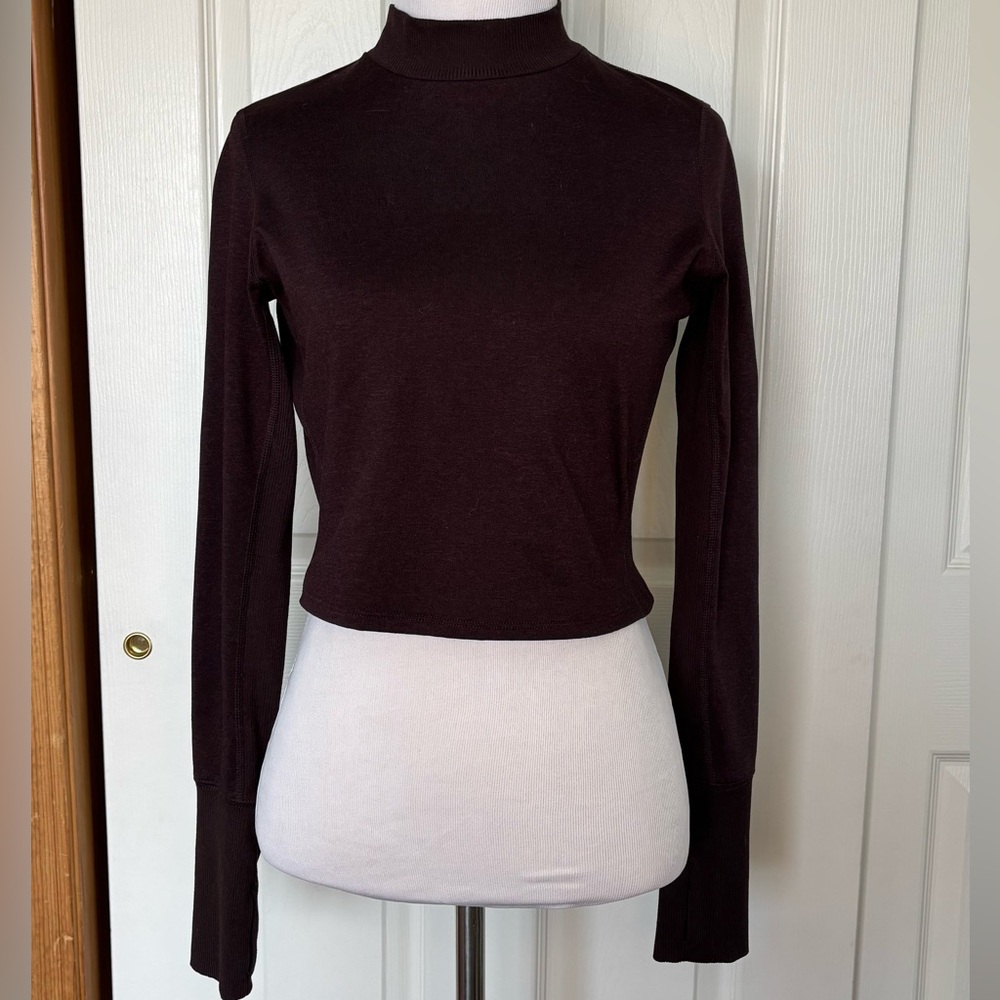 Old Navy Eggplant Long Sleeve Mockneck Cropped Athletic Top